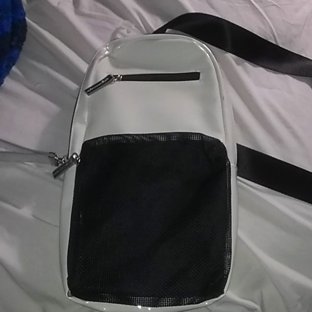 A black and white cross body💕.
